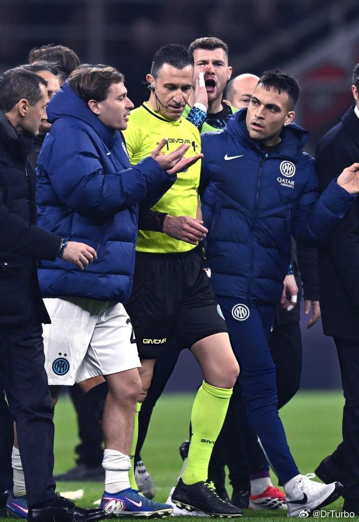 齐沃：里奇的手球？VAR和助理VAR都检查过了 所以我现在没什么好说的了 我更愿