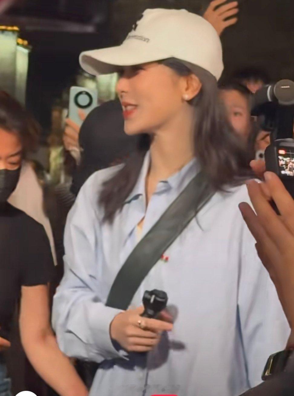 杨紫线下瘦得我心疼，多吃点蛋糕宝宝