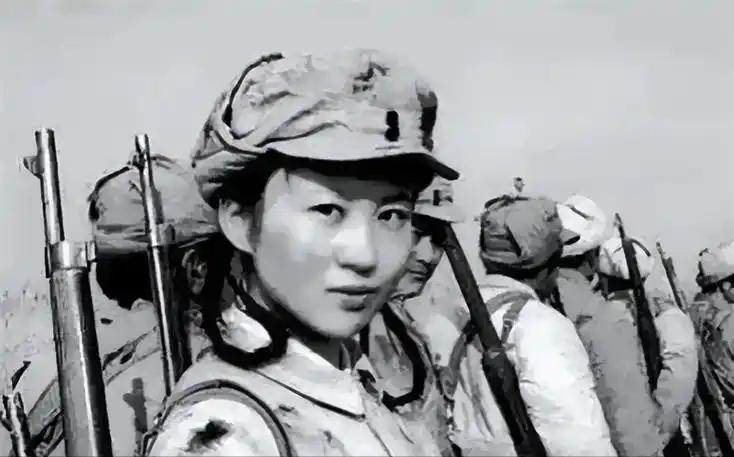 1941年，21岁的女侦察员王金英，在老乡家养病。夜里，她正洗脸时，突然看到窗外