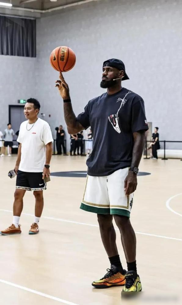 盘点一下NBA 几乎不受伤的超级巨星：1. 斯托克顿2. 飞人乔丹3. 詹姆斯4