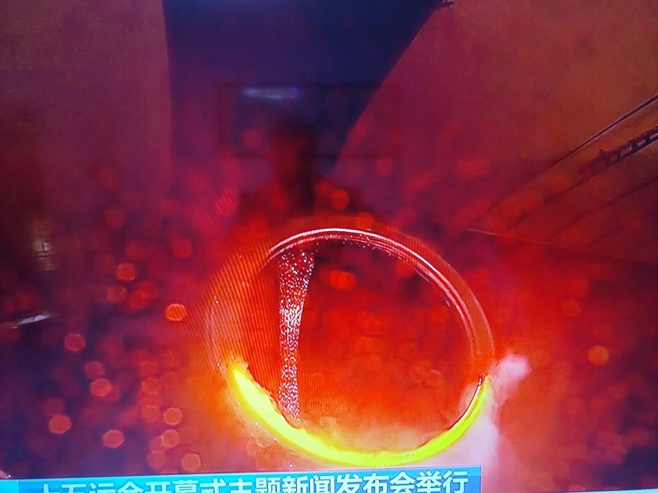 2025年11月9日晚，第十五届全国运动会开幕式，在广东奥林匹克中心拉开帷幕。以