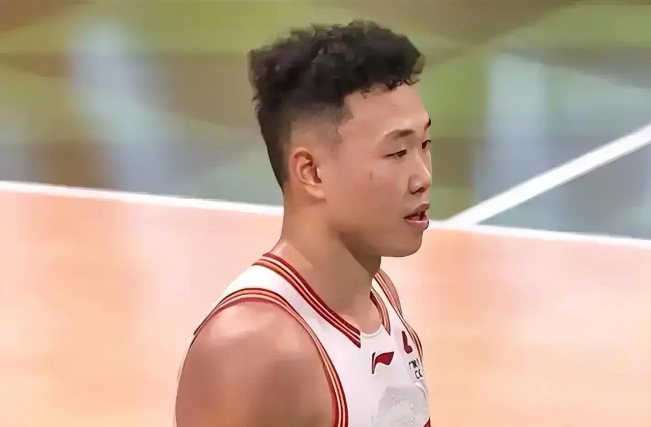 太可惜！深圳102-111不敌广厦，这两人要把锅背好！
 
1. 贺希宁：攻防两