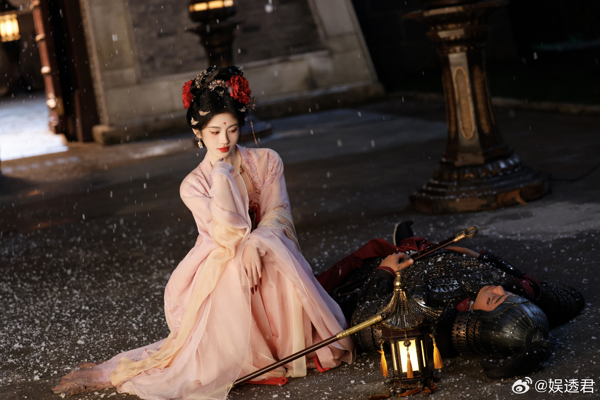 月鳞绮纪all露芜衣 谁还没磕all露芜衣啊！鞠婧祎演的露芜衣一出场，所有角色的