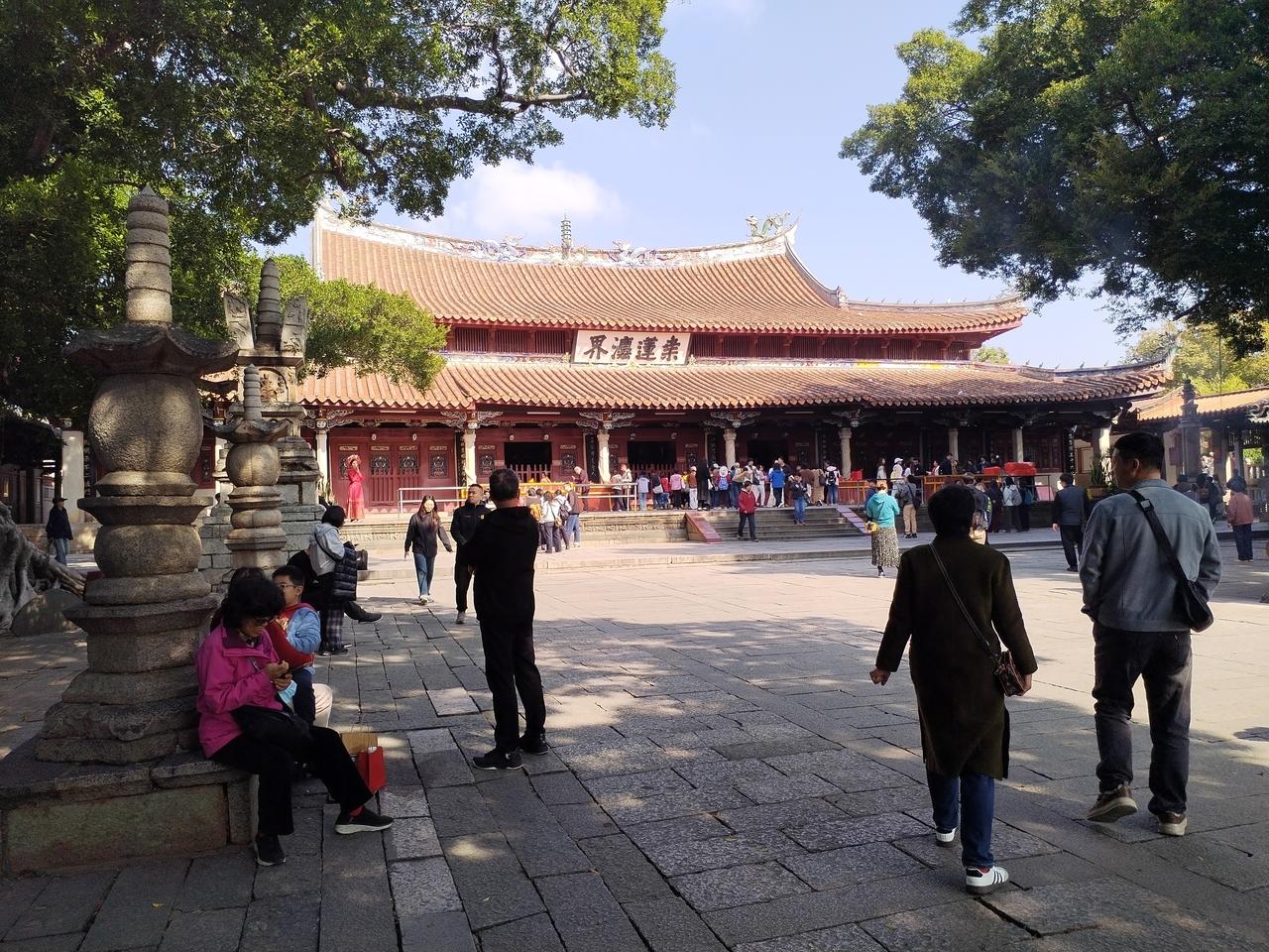 福建泉州，五步一寺，十步一庙佛教最为盛行，古寺古庙非常之多。开元寺却有着泉南”佛