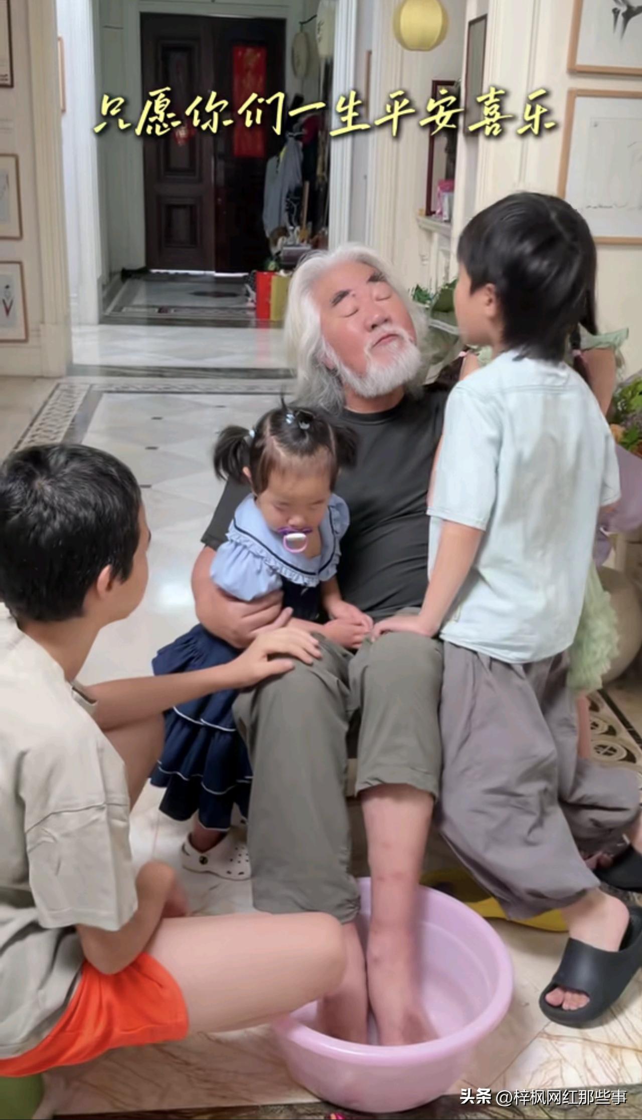 现在这些人真的很无聊，导演张纪中老婆杜星绘霖发了一个视频，下面评论区基本都是骂人
