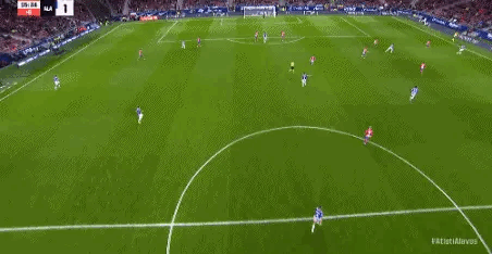 倒三角传中就是这么干！铁血马竞也防不住，一箭穿心，谁来试试？[笑哭]