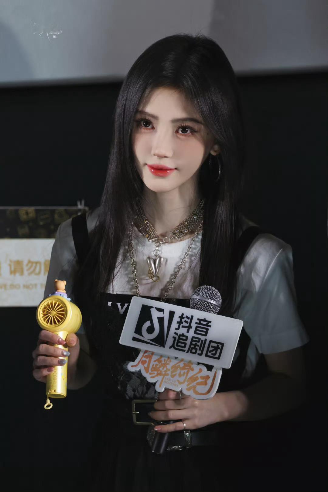 鞠婧祎 jjy鞠婧祎阿黛 jjy鞠婧祎来战 “就让时间和决心为青春的故事谱写最美