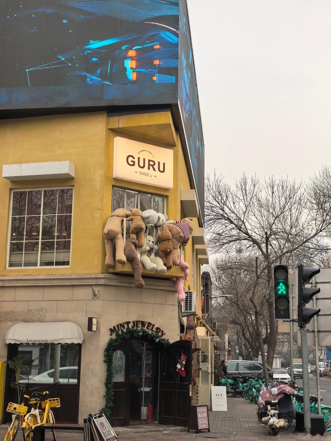 天津这个赤峰道挺好逛，少帅的故居有点牛逼。我看现在每个城市都有自己的南山路 天津