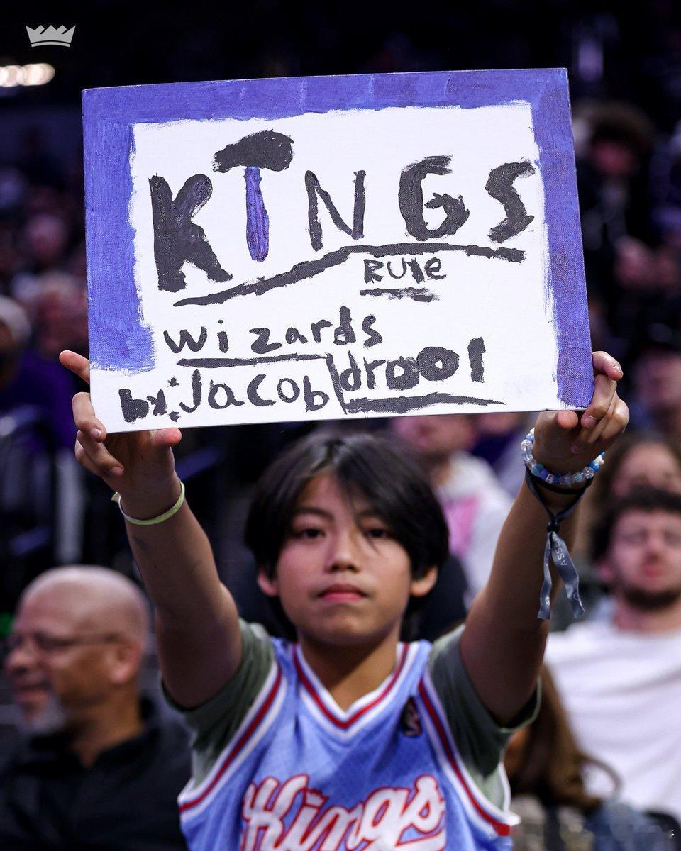 四连胜离不开球迷们的支持！感谢小球迷Jacob！👑💜萨克拉门托国王 ｜sac