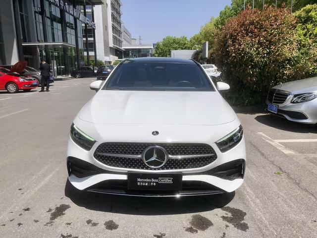 去年夏天我打算换车，我从来都没有想过，我居然可以拿下一辆奔驰A级。当时我在买车时