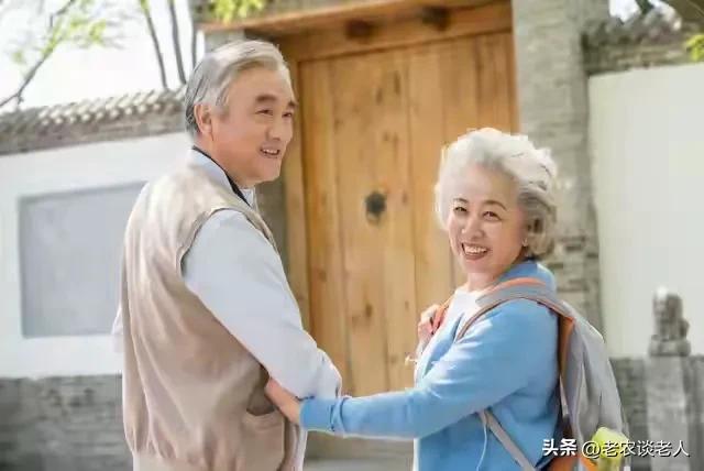 幸福三论：人老了如何才能活得舒适快乐？

人生步入老年，犹如船行至宽阔江面，风浪