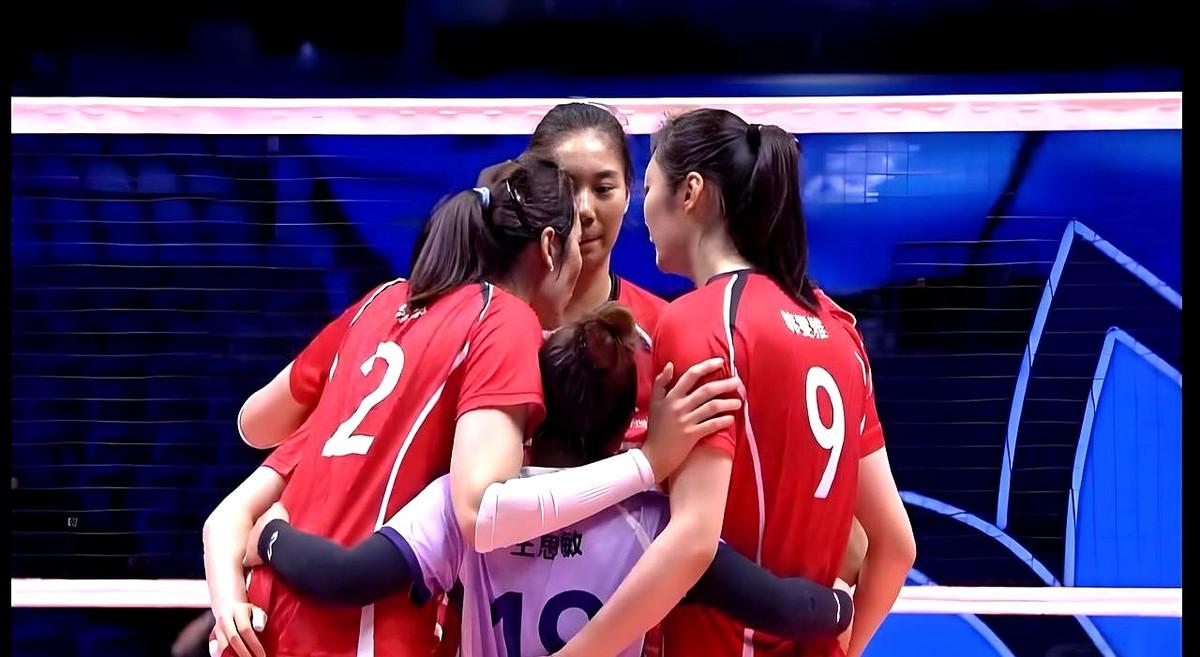 “保八争六”刚达标，河南女排就像提前放假，0-3被上海按在地上摩擦，观众席爆出一