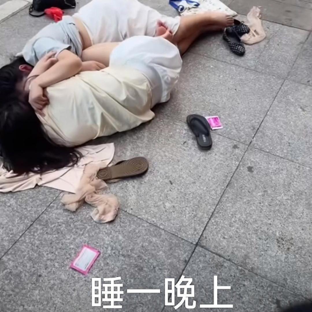 安全感拉满！俩姑娘醉酒露宿街头，财物完好无损
 
真的狠狠感慨咱们国家的治安！两
