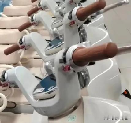 新国标电动车安全配置是真升级了，阻燃材质、北斗定位等安全监测功能，防篡改设计都让