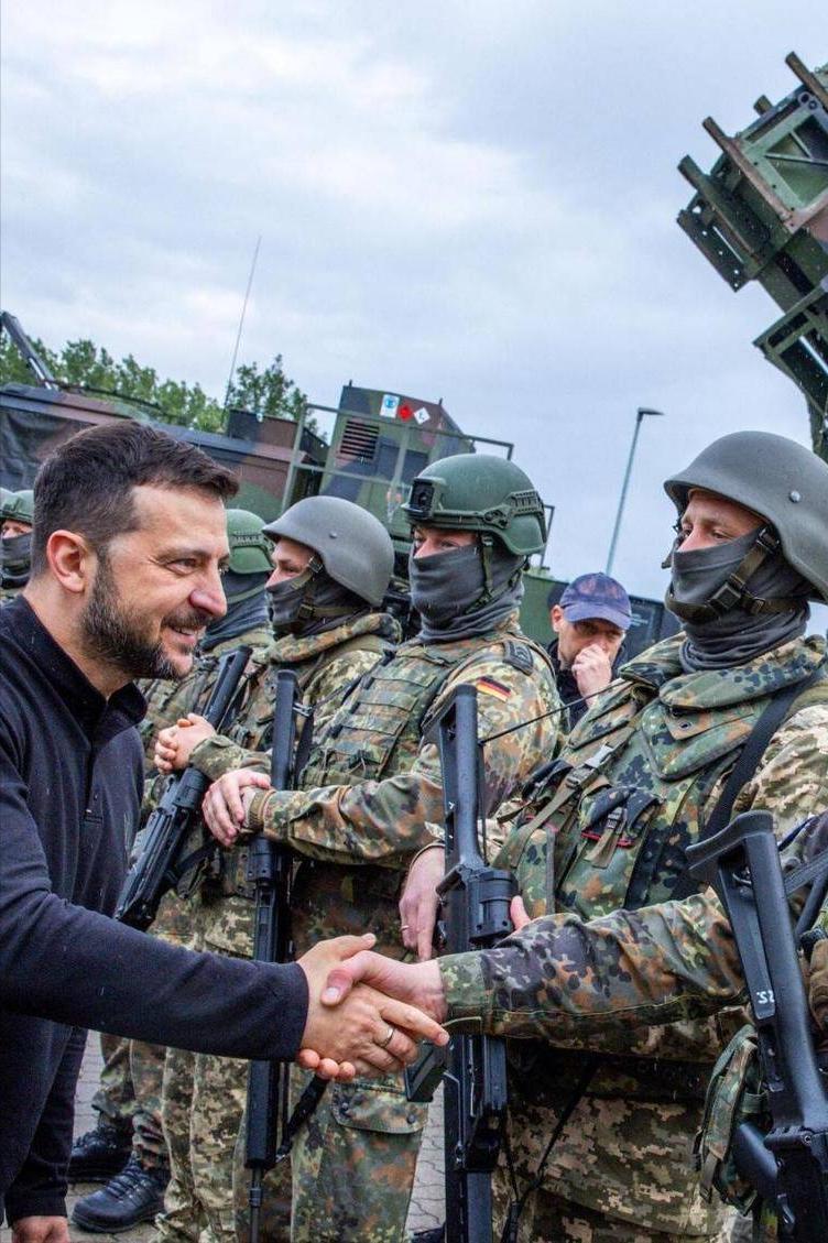 突发，芬兰宣布了
俄乌和谈之际，芬兰亮肌肉！
西方双簧戏？美国促谈芬兰备战，俄罗