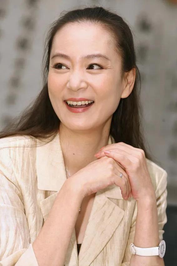 演员，岳跃利说，刘雪华一开始演我女儿，后来突然间有一天他演我老婆了，我就说雪华呀