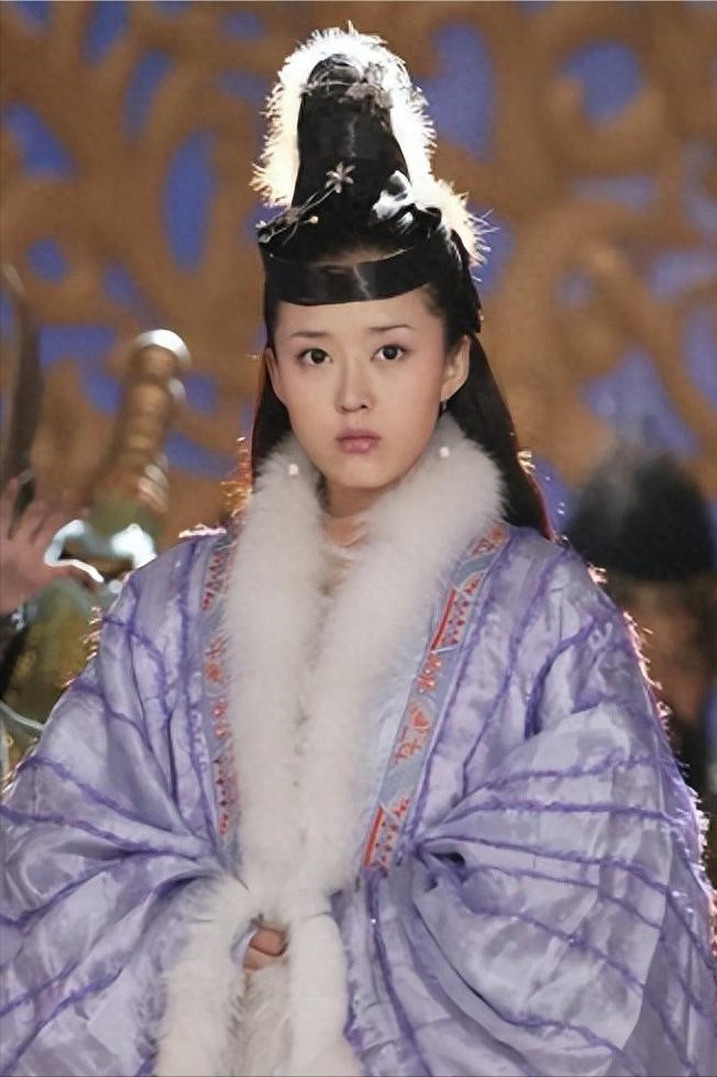 曾是最美嫦娥，挺着孕肚走红毯，在44岁大龄生子的颜丹晨，如今幸福美满！



