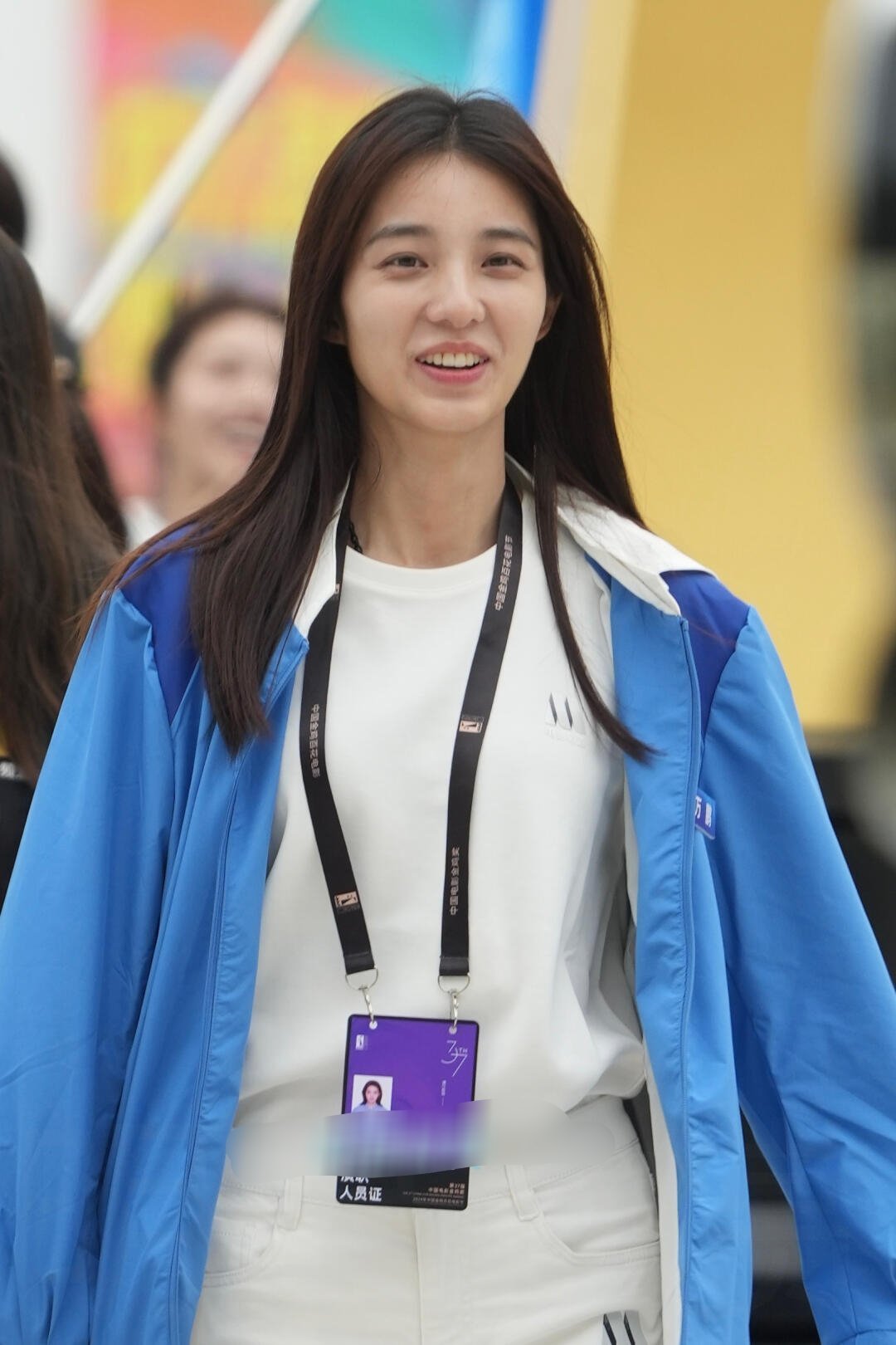 纯素颜的青春女大来了 