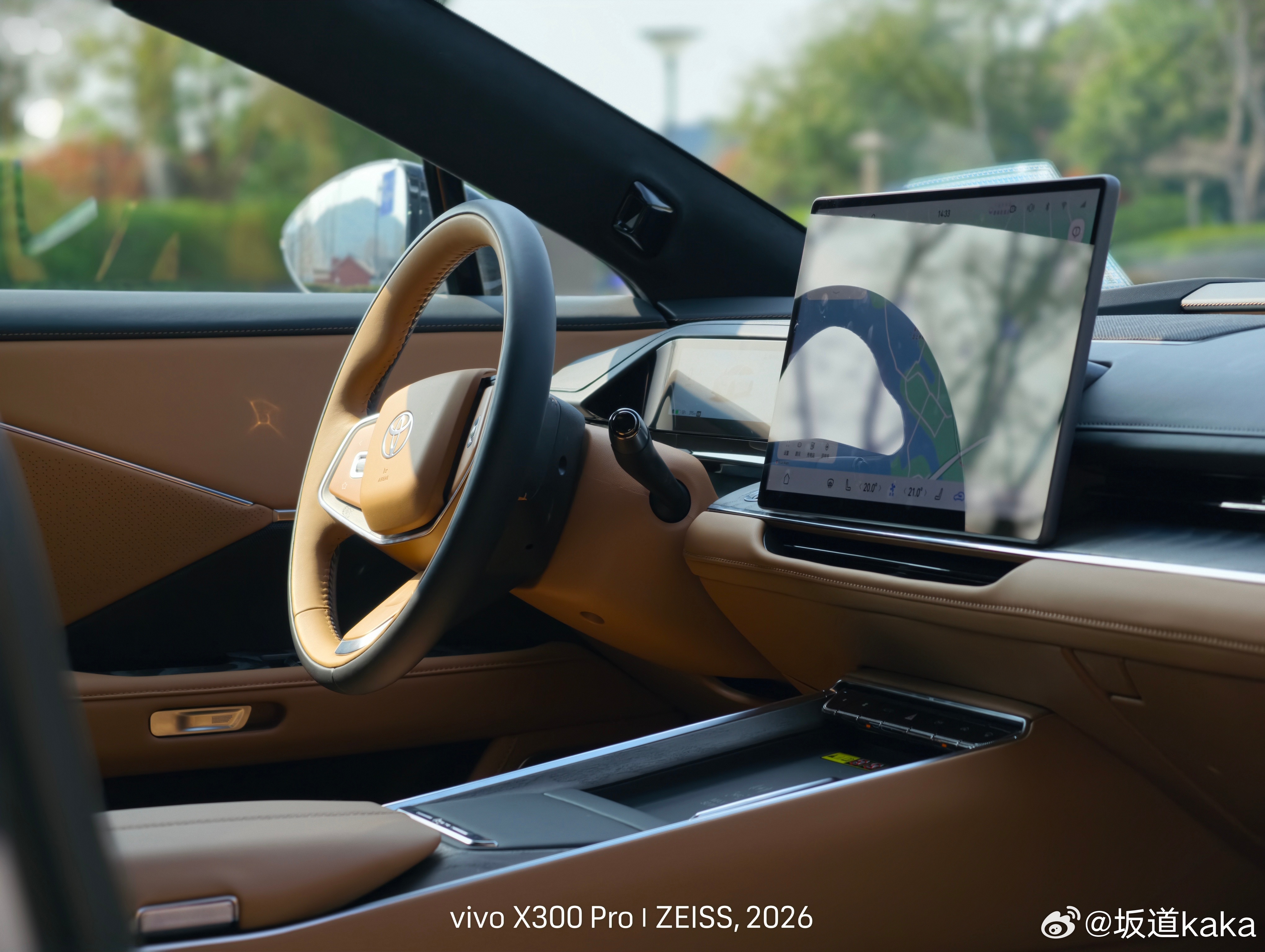 广汽丰田铂智7，跟她约会一整天，我不知道该怎么形容，这车美得不可方物，美轮美奂，