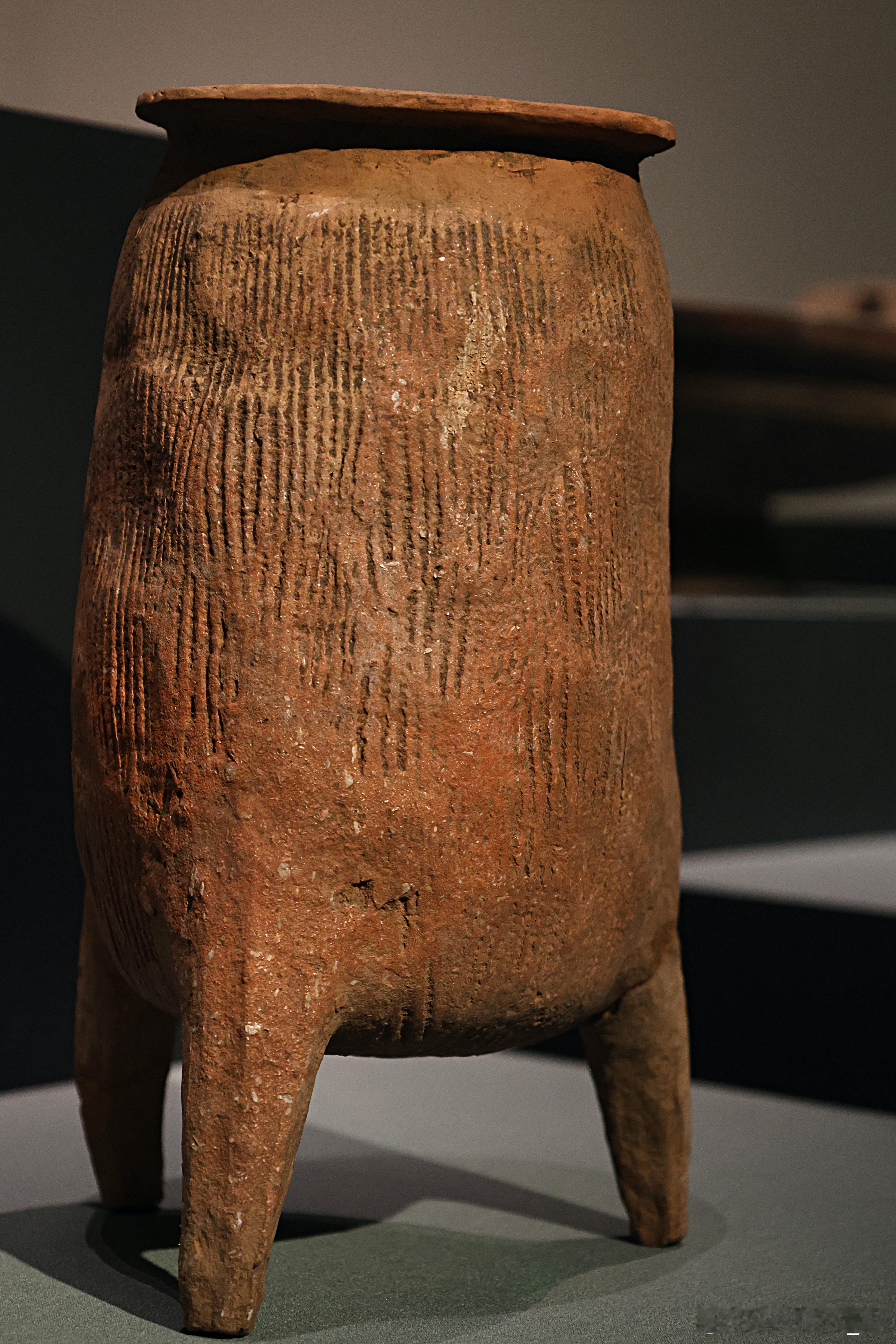 绳纹陶鬲 战国（公元前475-前221年） 首都博物馆藏北京昌平松园战国墓出土。