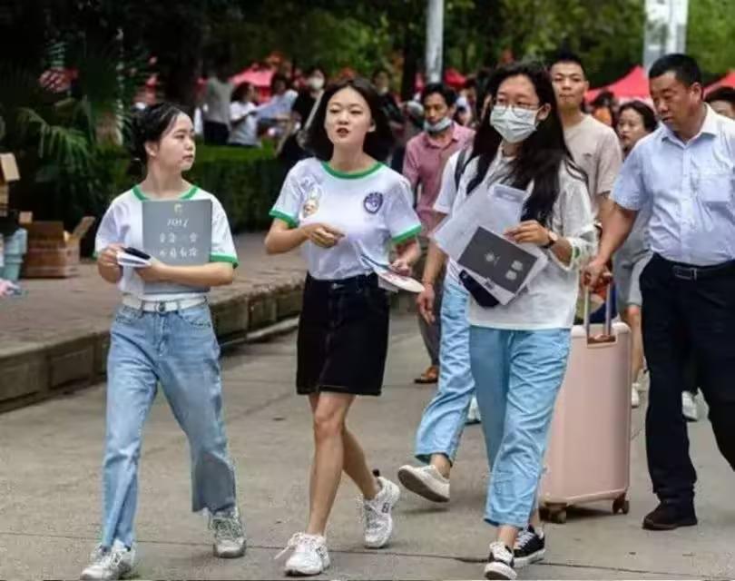 《金榜题名：十年磨一剑，今朝耀芳华》写的太好了。没有昨天的苦，就没有今天的甜[比