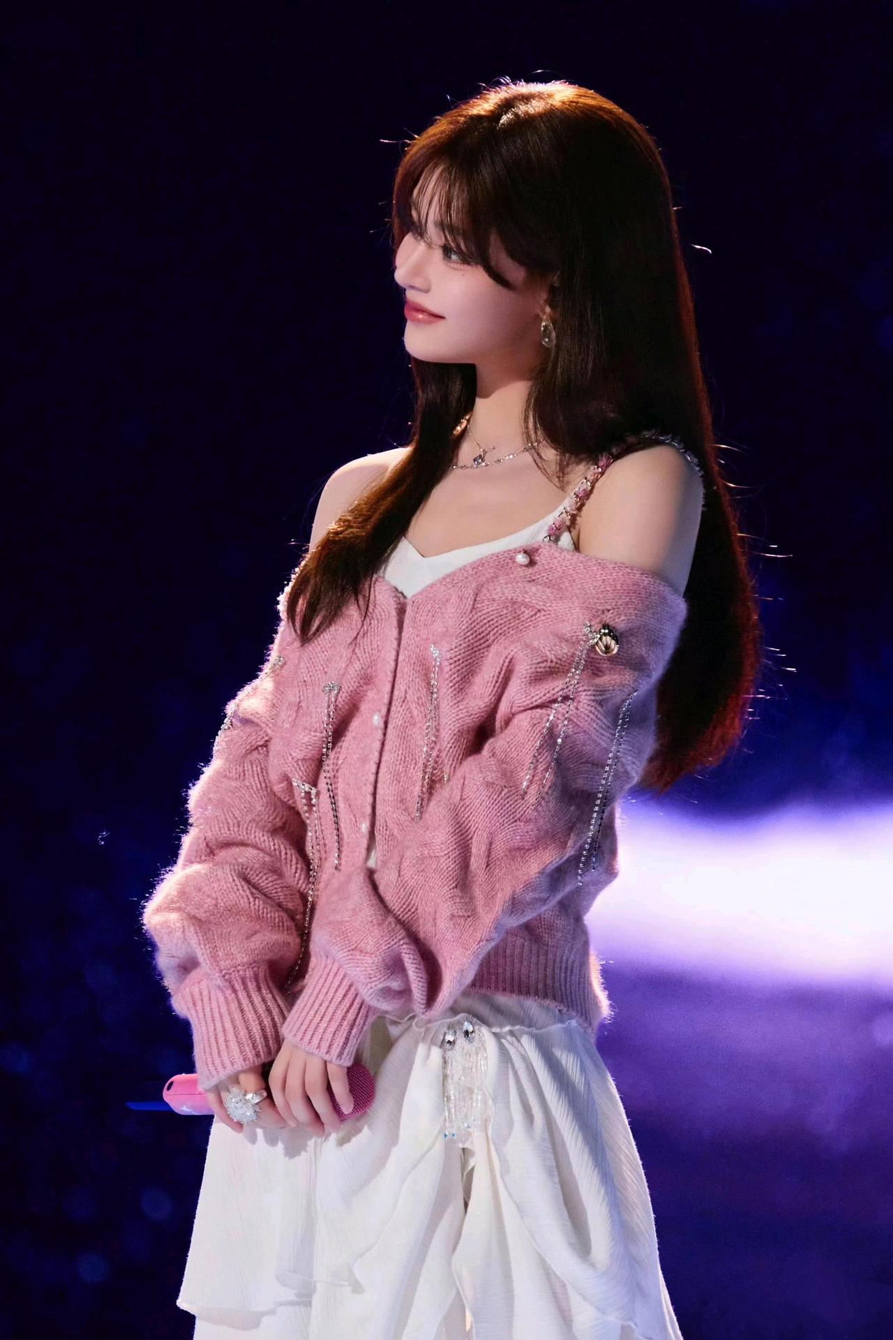 黄霄雲凭啥圈粉？这实力藏不住！

谁没被黄霄雲的歌戳中过？
《第五元素》高音炸场