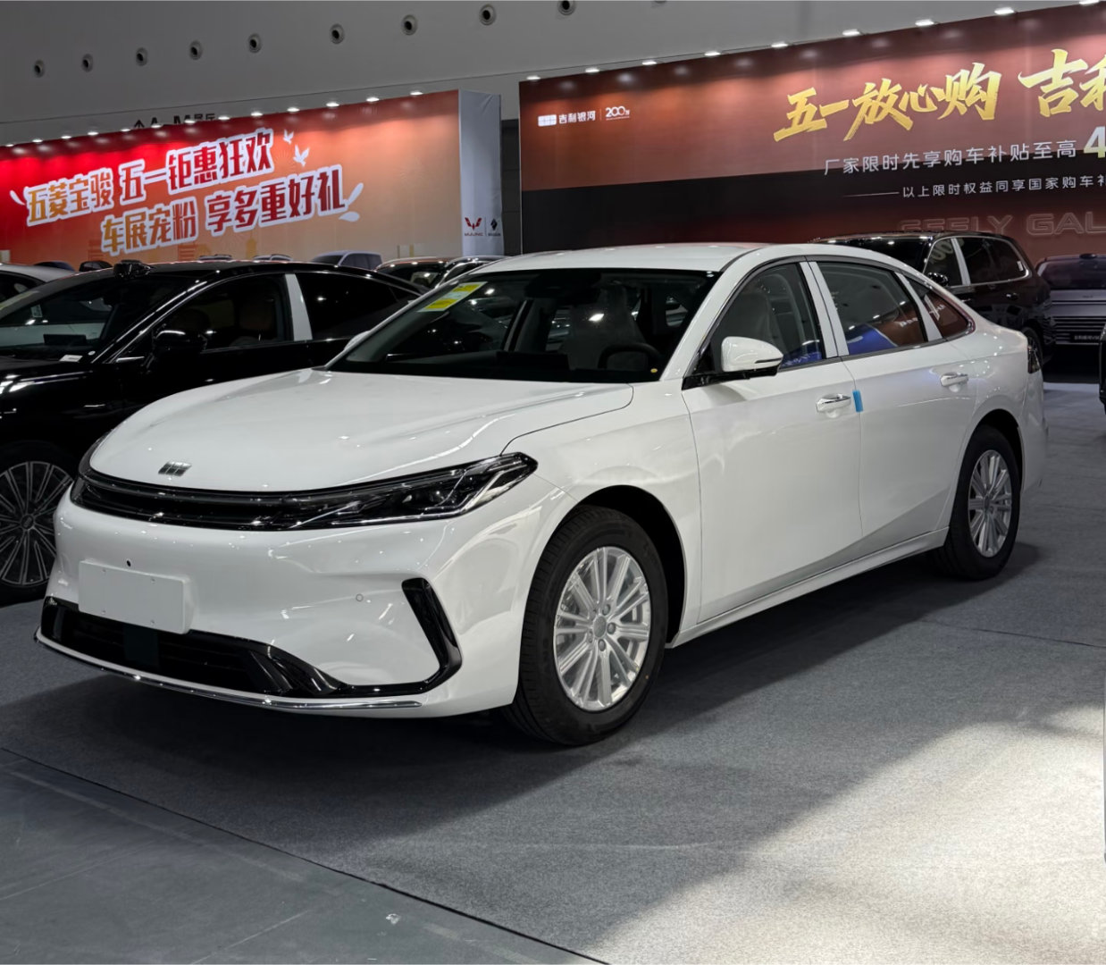 吉利银河A7EV出行版，470km续航，小轮毂不面向零售市场，app选不了这个配