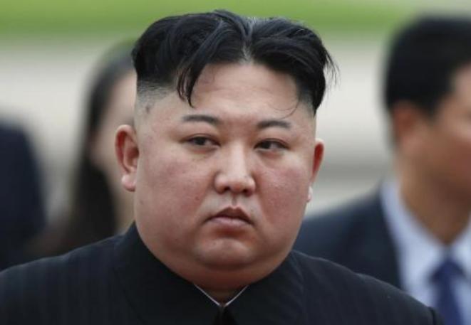 金正恩，正面临一个前所未有重大危机。
 
在朝鲜，枪声听不到，战火没点燃，但危机