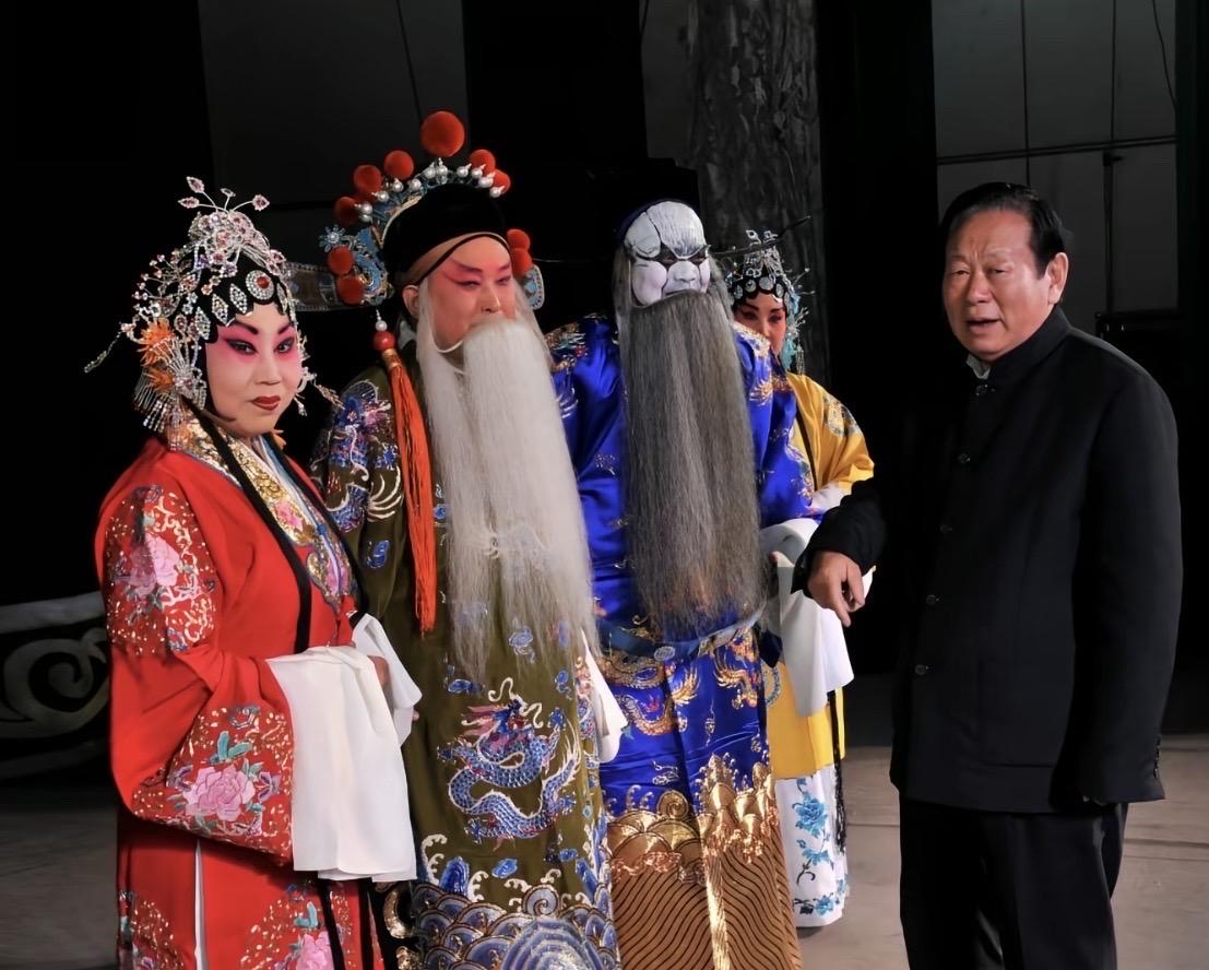 胡富国老书记为百姓唱大戏🌹