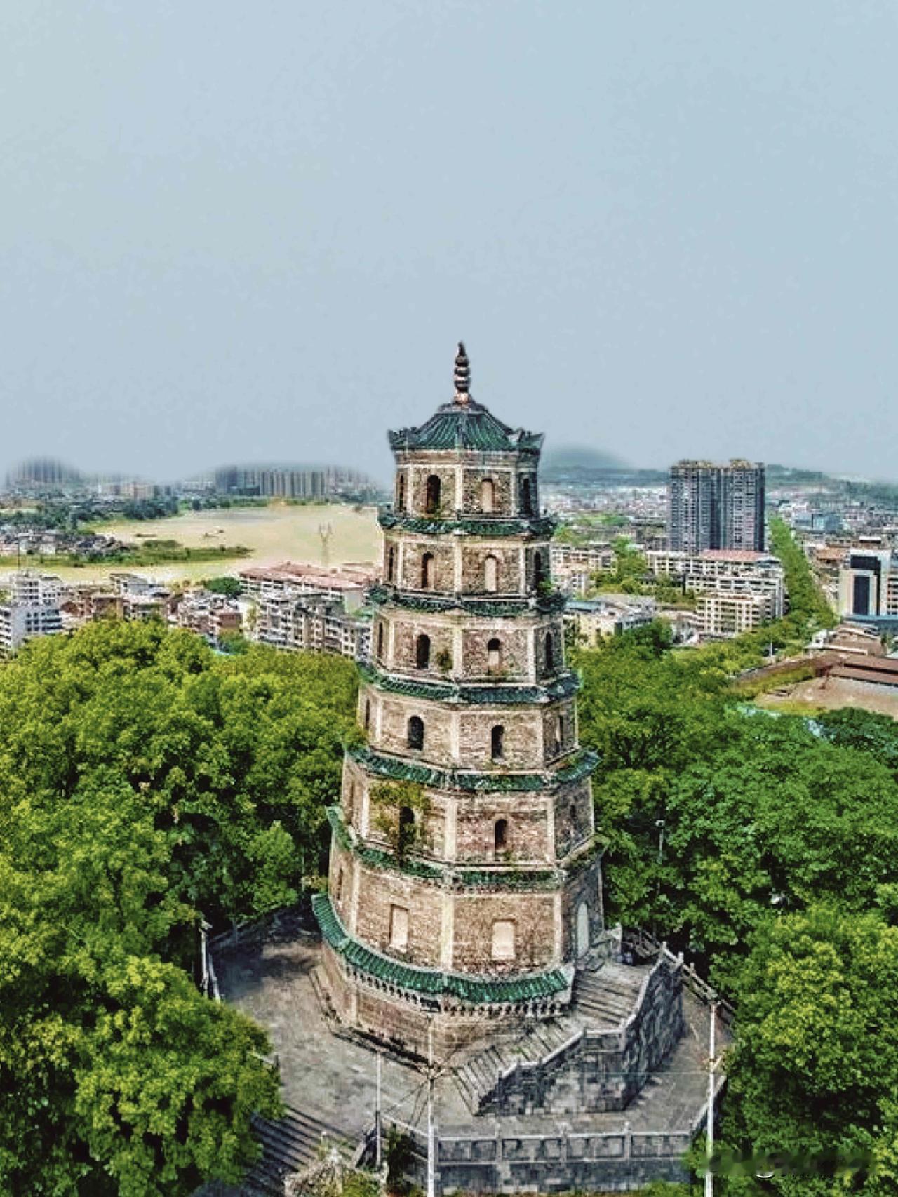 【东塔】位于湖南省邵阳市双清区东塔公园内东塔山顶，始建于南宋建炎元年（1127年