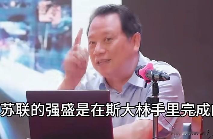 爱苏恋苏媚苏捧苏乃至爱屋及乌视其最高统治者史大林为领袖盟主，是这类人头脑僵化没落