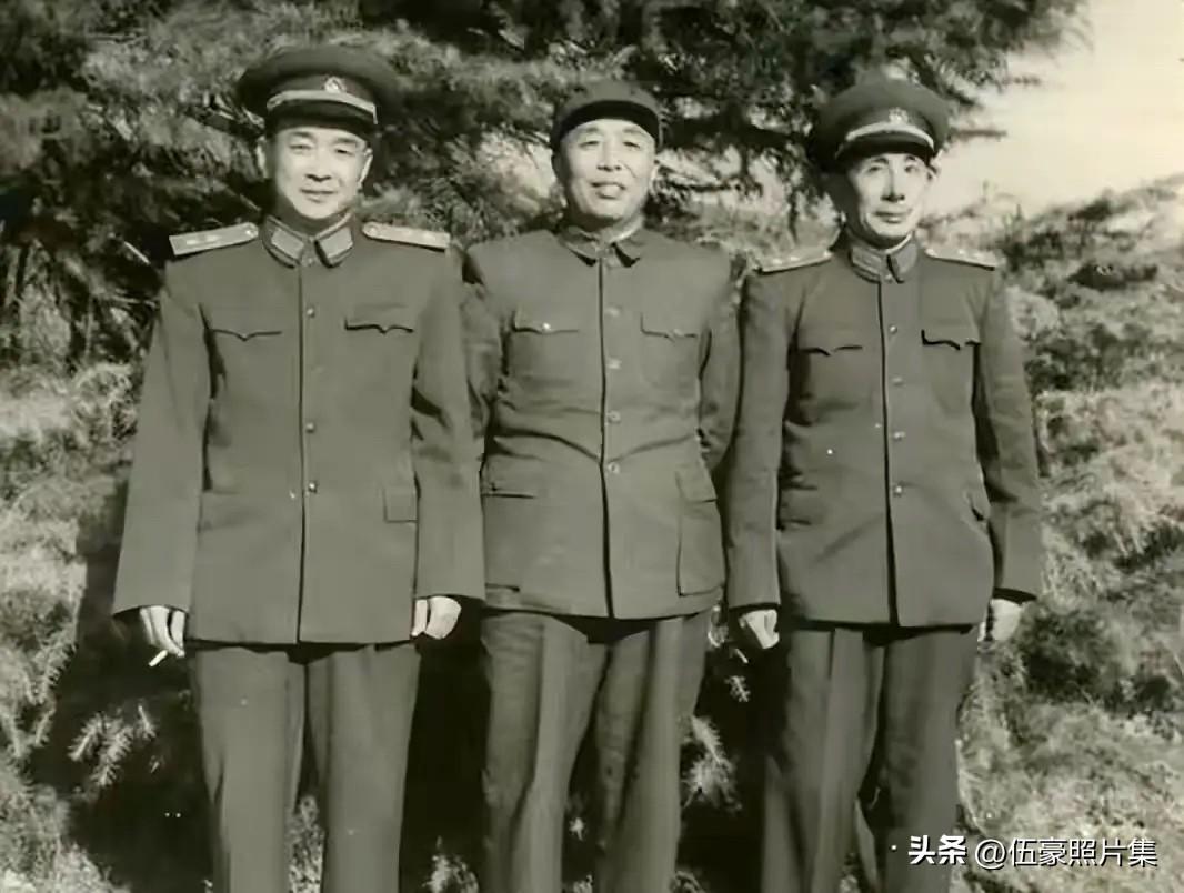 1959年，宋时轮（中）、姚喆（右）、刘浩天（左）三位将军的合影。根据权威记载，