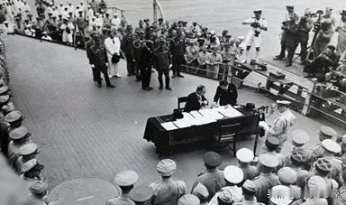 1947年，东京，盟军总部。一场决定日本海军残余命运的抽签仪式正在举行，代表中国