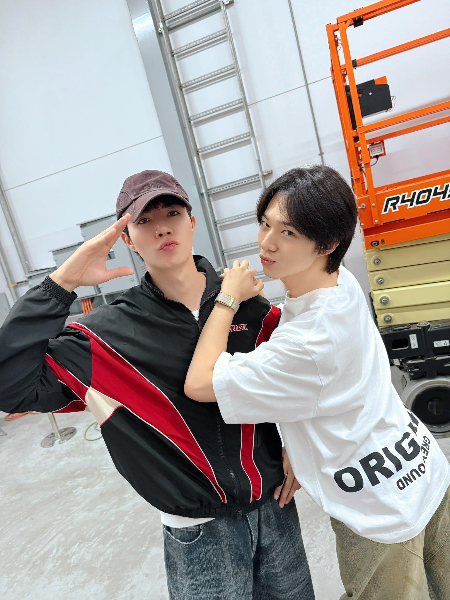 Twitter:iLeang21（今晚见✌🏻） 