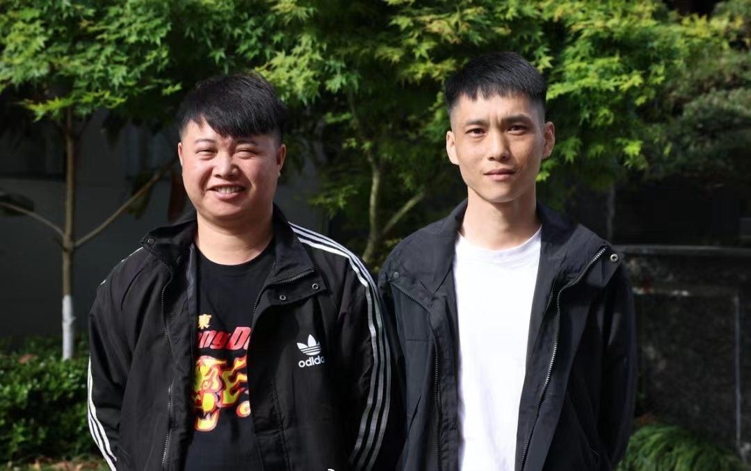 【一对兄弟从十米高桥纵身一跃救下落水男子】