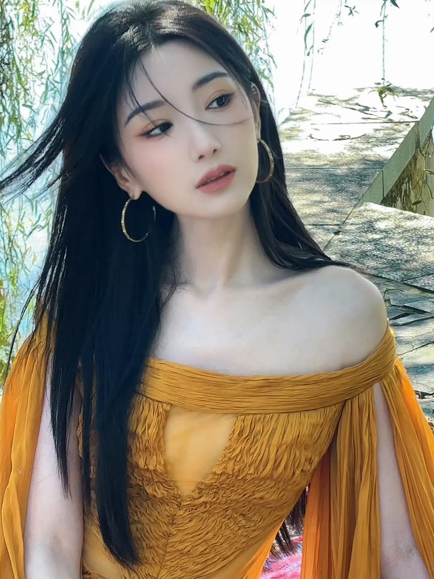 栩栩华生时尚文化大赏毛晓彤 这组live真绝了！暖橘色长裙在微风里漾开，像把秋日