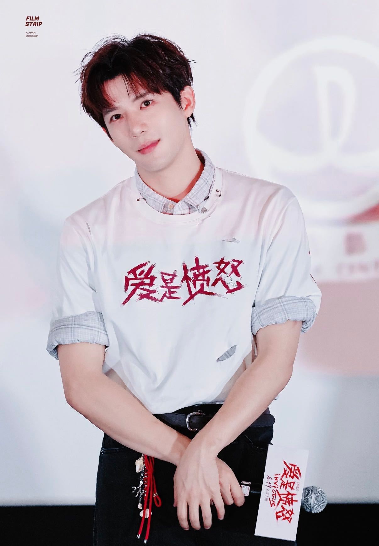 王安宇王安宇口条 电影《爱是愤怒》路演现场，王安宇被观众连环提问，愣是没卡壳。从