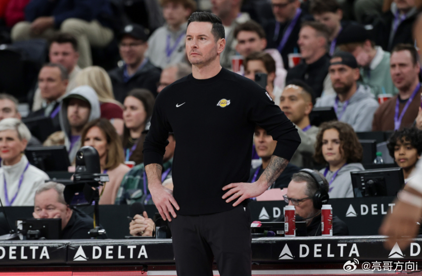 NBA常规赛，湖人102-122不敌残阵老鹰。赛后，湖人球员克内克特在接受采访时