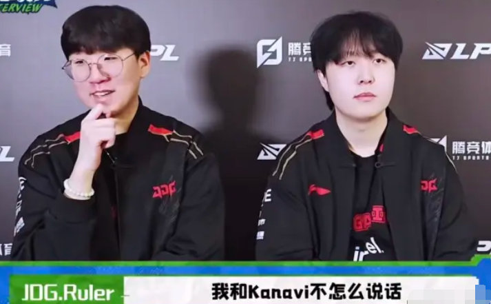 尺帝和看片哥这个羁绊有点深啊两个人真是不对付啊，加油的时候都不肯碰手掌要是左手强