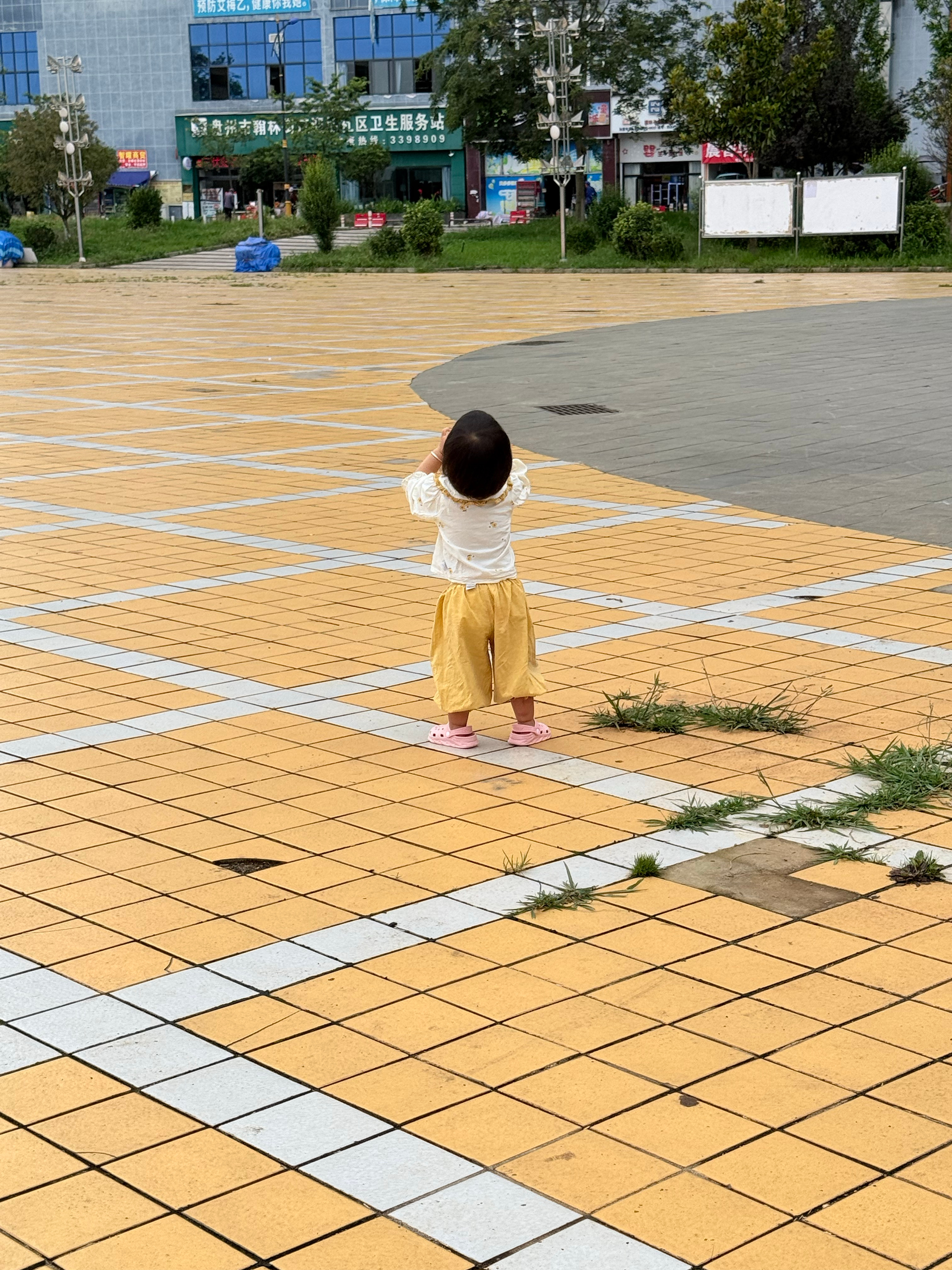 一门心思的在这喝，太姥给她买的。 