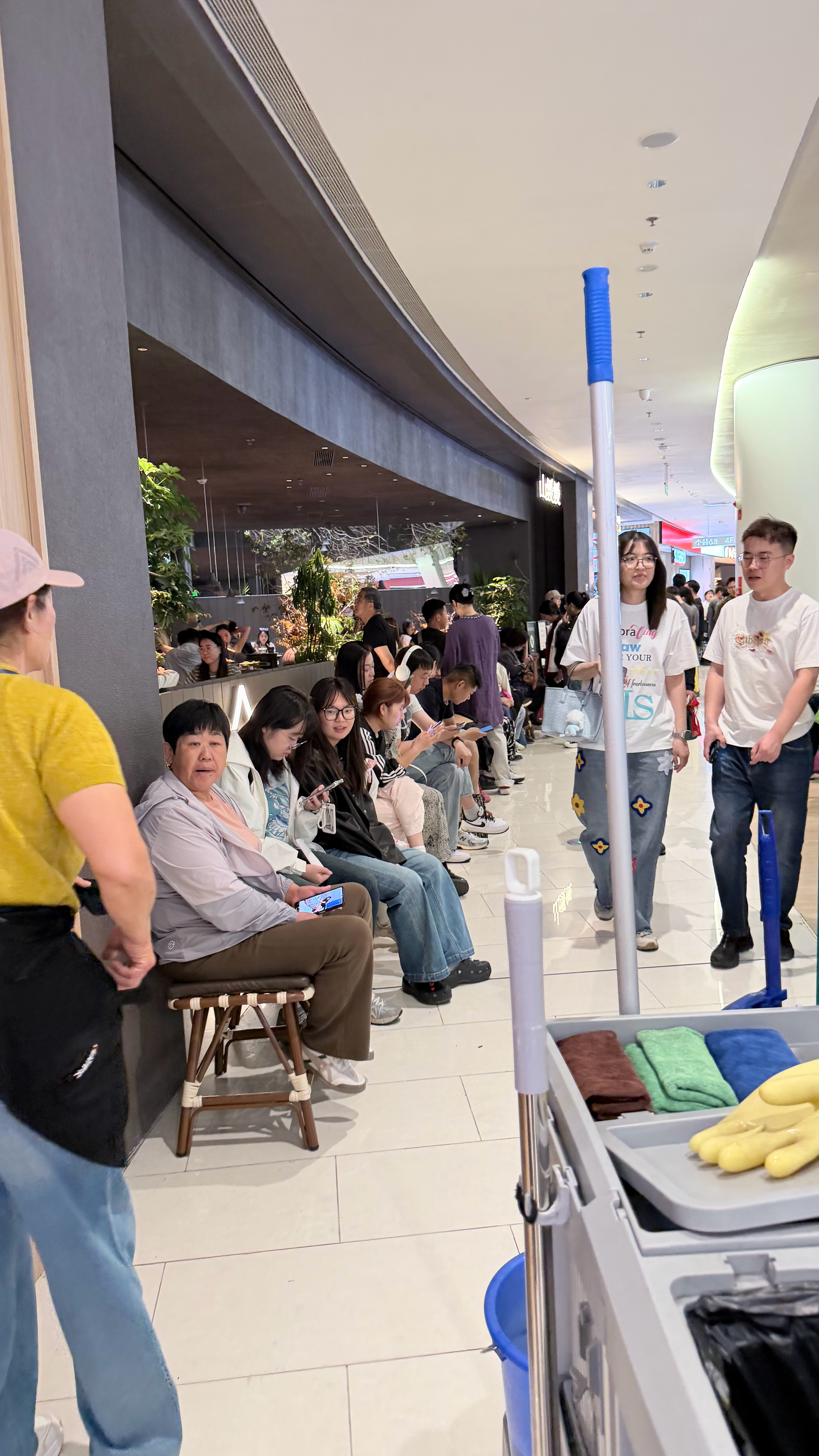 难怪现在在外面吃饭很少拉肚子了刚才去熙悦天街找食山缓缓刚开业一直想尝尝，居然要等