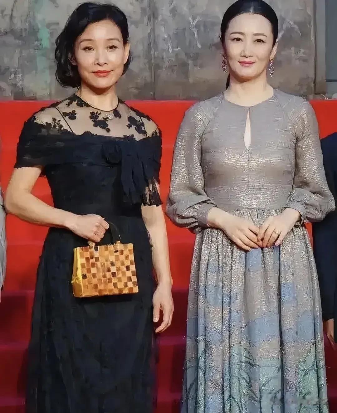 陈冲和赵涛难得同框，她们两位都是演艺圈的女神，也都是非常有才华的女性，她们的样貌