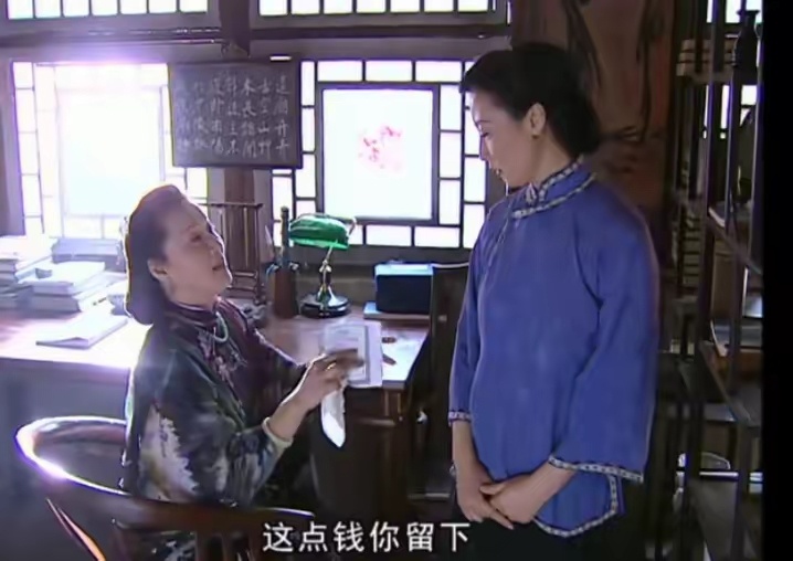 在《金粉世家》里，欧阳倩是金太太的远房表妹。年轻时她在金家生活，却被老太太赶出家