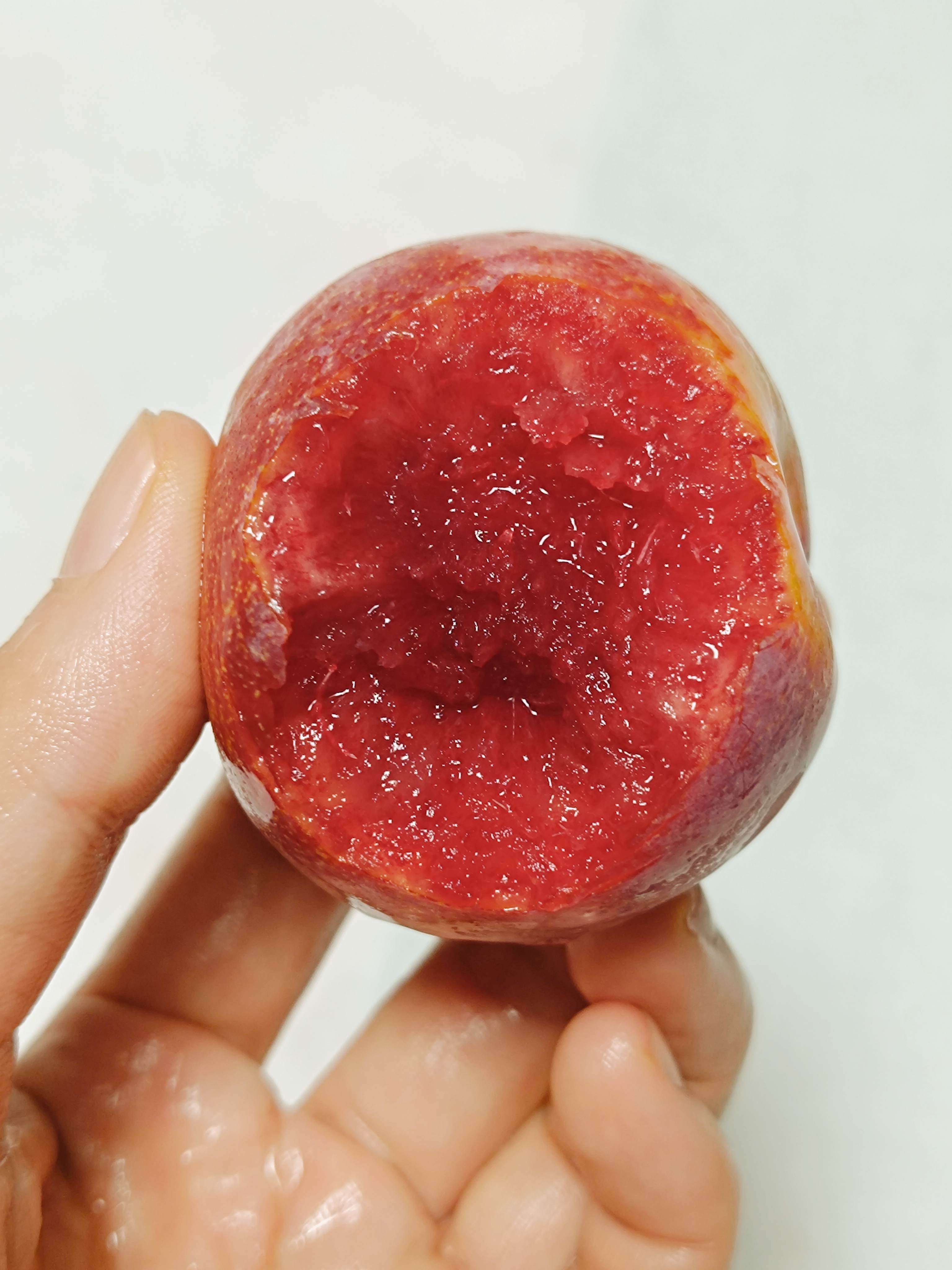 完全不酸，那老板大叔不好意思说一句完全不酸，很可爱，每次问酸不酸，挠着后脑勺说可