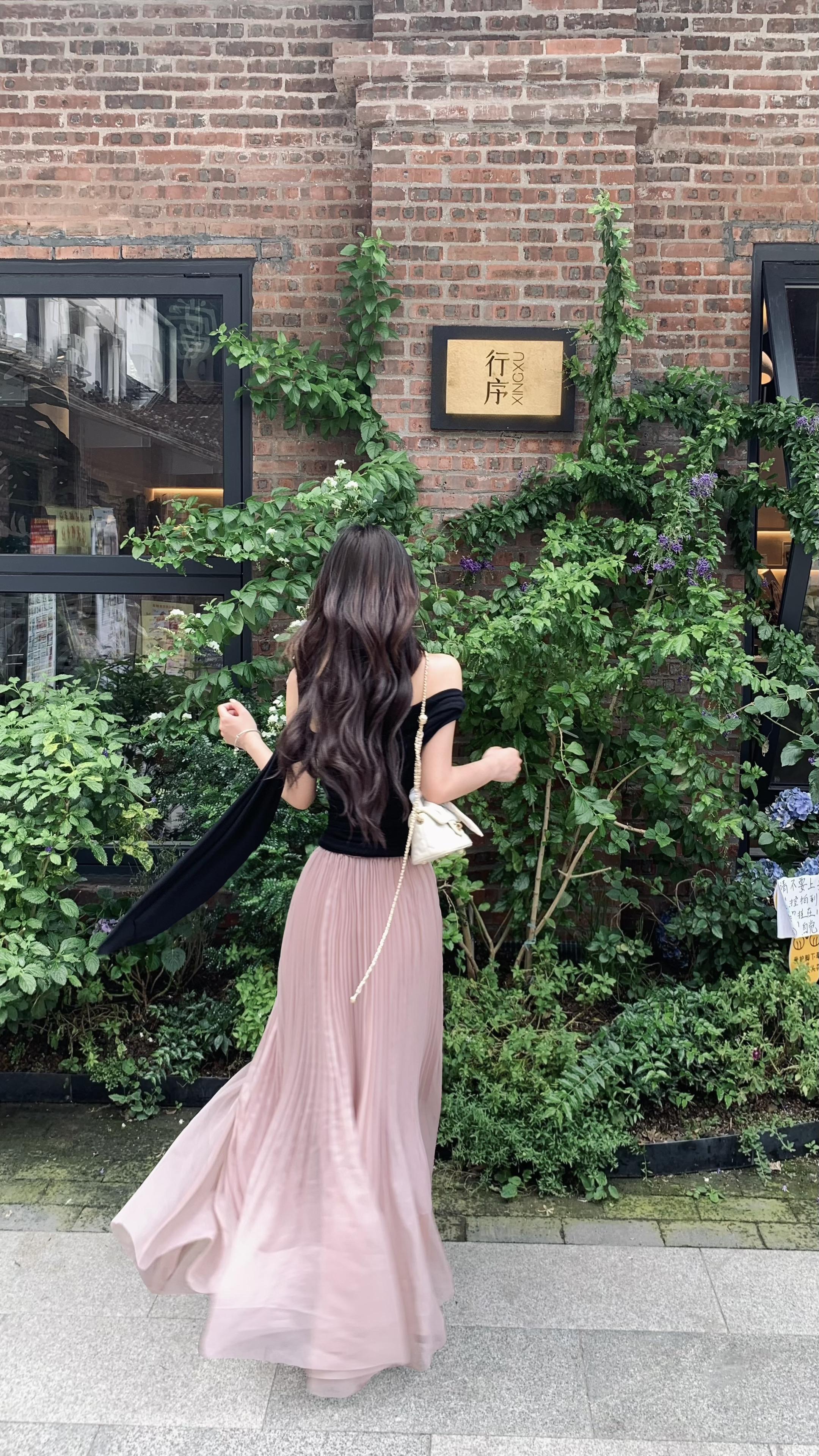 对不起 总离你那么远 其实 我的心也好想再靠近你一点