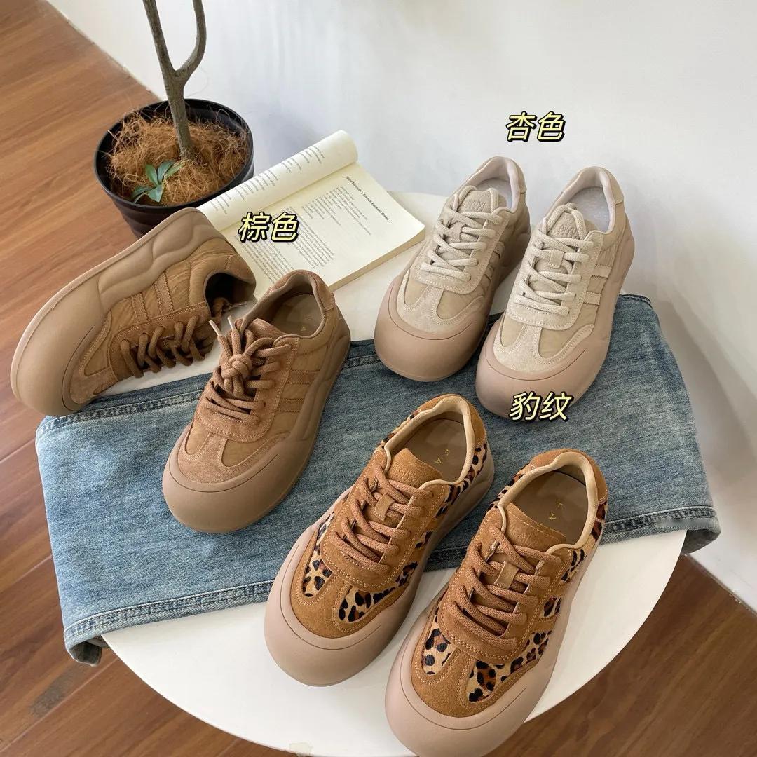 小个子可以尝试这种厚底德训鞋，百搭又貌美，无论配裤装还是裙装都很搭。
#分享少女