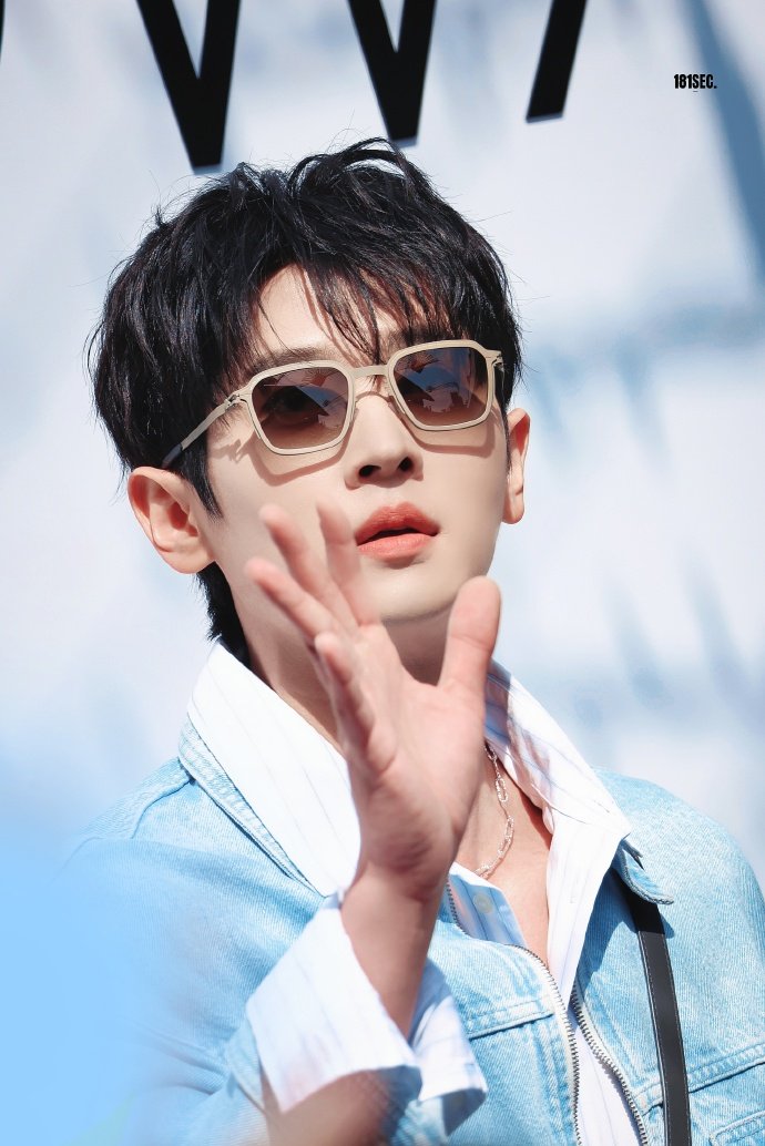 丞磊活动状态 丞磊清爽牛仔look 丞磊活动状态，丞磊清爽牛仔look，谁懂这个