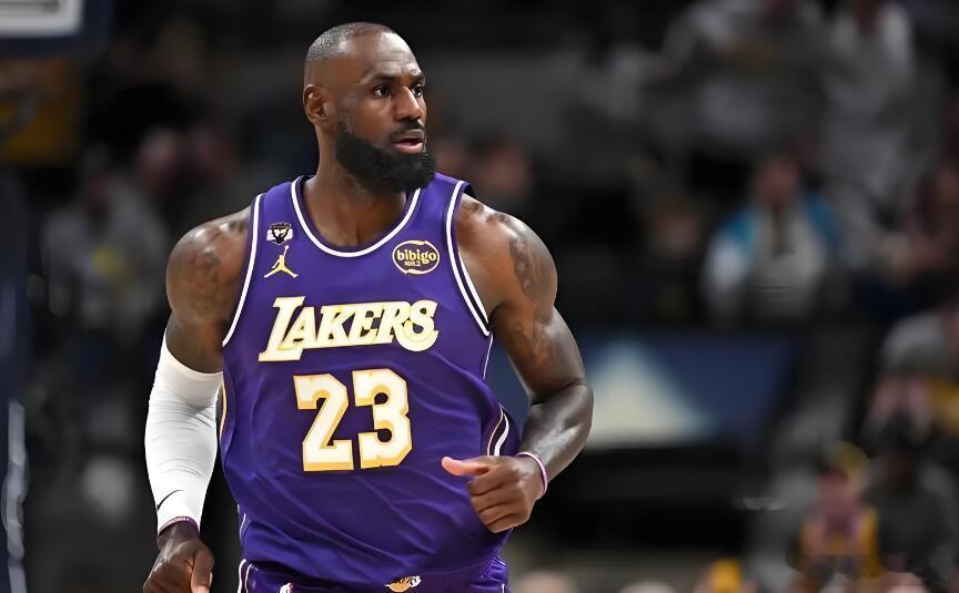 詹姆斯下家三队领跑Shams：三队领跑詹姆斯下家。ESPN记者ESPN记者Sha