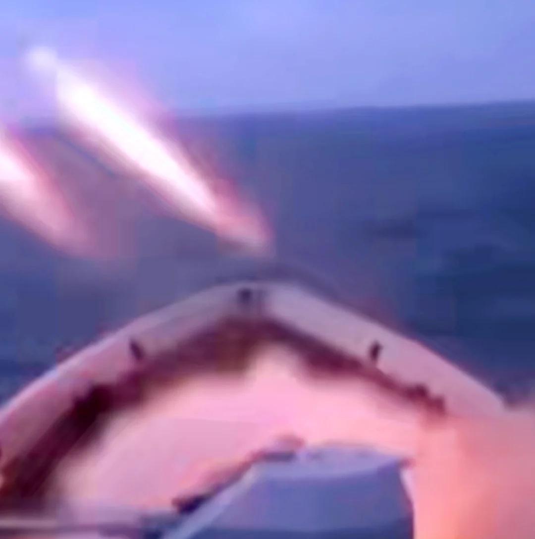 航行警告！
黄海中部连续3天实弹射击，禁止驶入！	自11月17日至19日，连线区