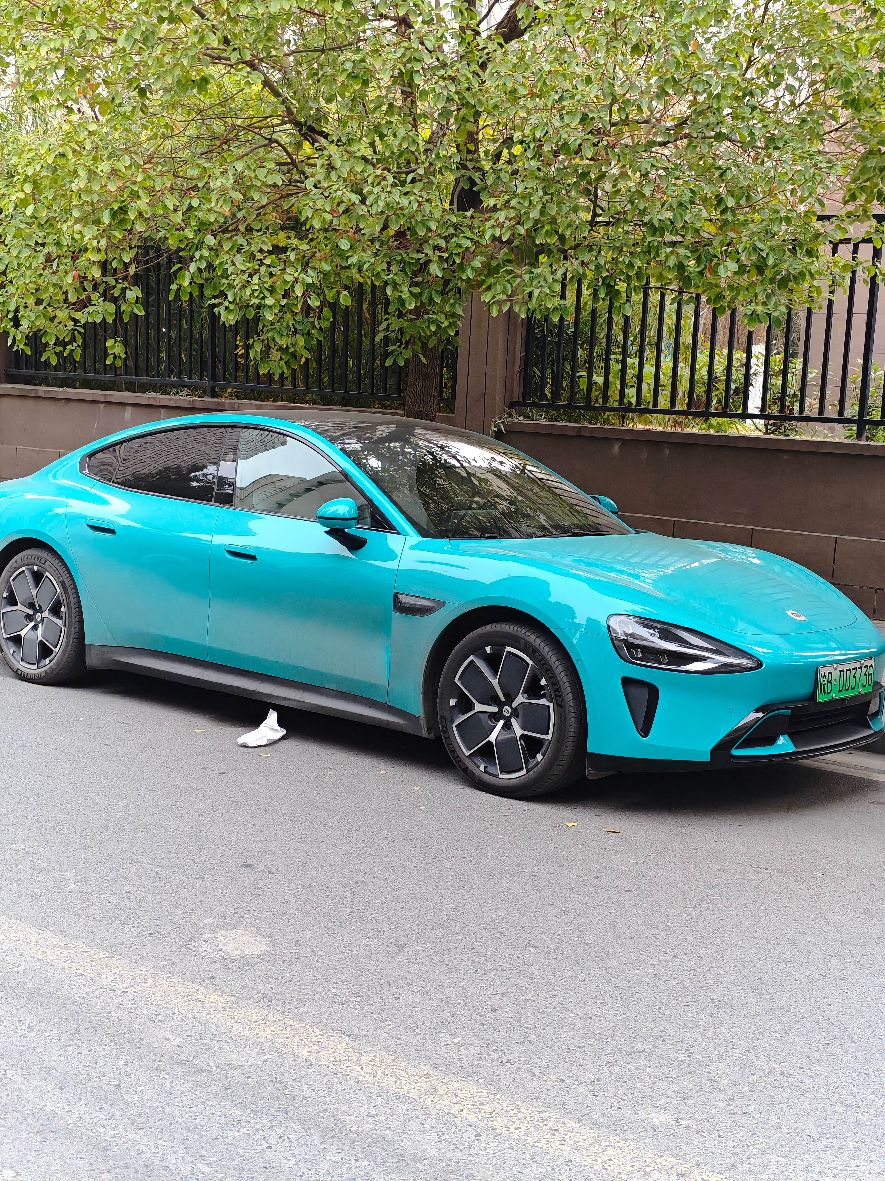 路遇海湾蓝小米SU7! 